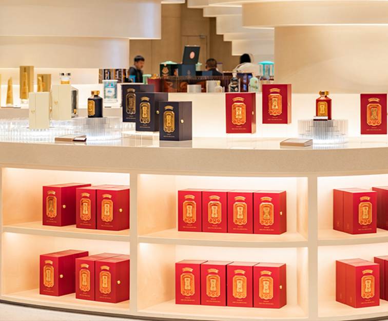 架子上放着许多瓶子
AI 生成的内容可能不正确。